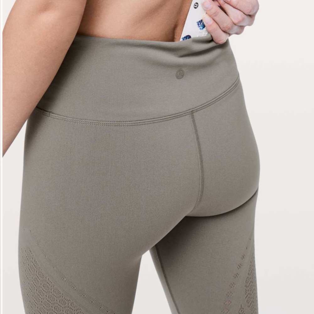 Lululemon Reveal Tight *Mindful Motion Carbon Dust Size 4 - Picture 4 of 16